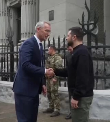 Генсек НАТО Єнс Столтенберг відвідав Бучу (ФОТО)