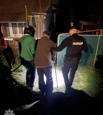 Патрульні допомогли недужому чоловіку повернутись додому