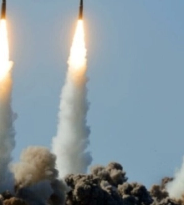 У Київській ОВА попередили про загрозу ракетного удару, працює ППО