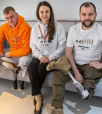 Чи є життя без ніг. Під Львовом відкрився центр, де бійцям після ампутацій безкоштовно ставлять навіть біонічні протези —&amp;hellip;