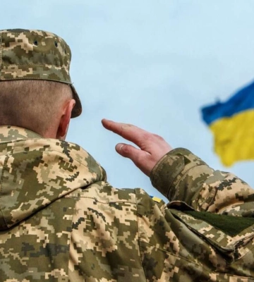 Мати втратила на війні єдиного сина. Дніпропетровщина проведе в останню путь захисника Олександра Лобанова