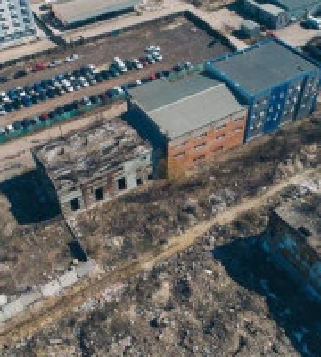 Ртутні землі заводу “Радикал” у Києві хочуть забудувати житлом “для військових”: слово за Кличком