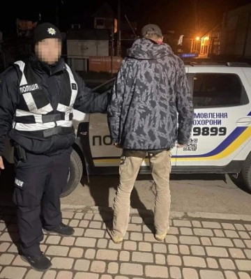 Поліція охорони Закарпаття затримала чоловіка з забороненою речовиною