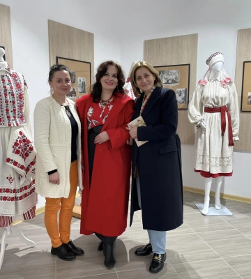У музей на Рівненщині завітала авторка книги, за якою знімали «Каву з кардамоном»