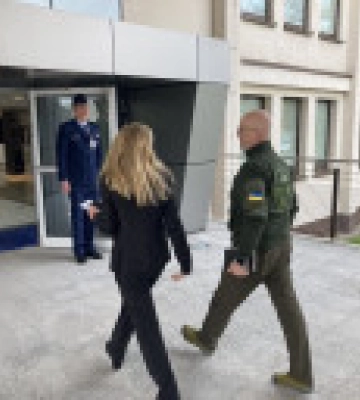 &quot;Рамштайн-11&quot;: Резніков перед засіданням переговорив з головою Пентагону