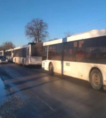 В Мелитополь оккупанты завезли десятки автобусов