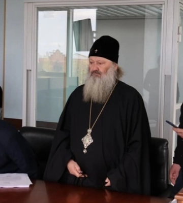 Митрополит УПЦ МП Павло заявив, що у нього немає світла – не може зарядити електронний браслет