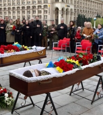 У Києві попрощалося з колишнім депутатом Олегом Барною