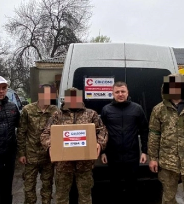 Луцькі волонтери відвезли допомогу землякам на передовій 