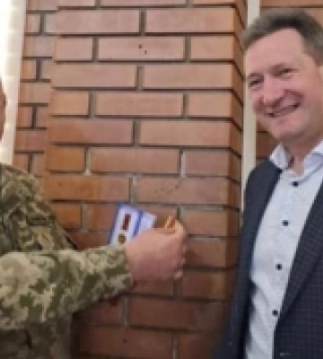 Шацькі військові вручили медаль ректору Волинського університету