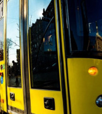 У Києві в суботу, 29 квітня, змінять рух сім автобусних та тролейбусний маршрути (схеми)