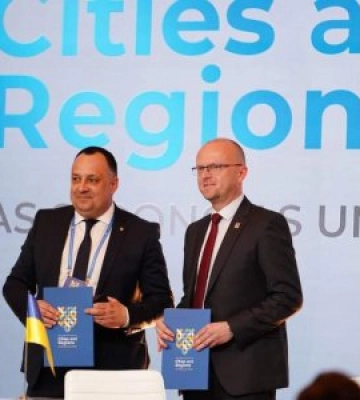Закарпатська облрада підписала двосторонній Договір про співробітництво з Пардубіцьким Краєм Чеської Республіки