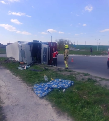 У селі поблизу Рівного перекинулась вантажівка (ВІДЕО)