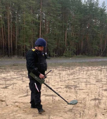 Піротехніки з Буковини розміновують деокуповані території на сході та півдні України