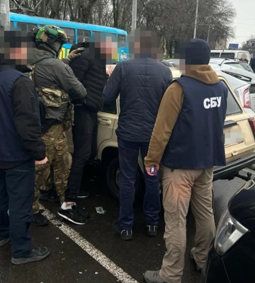 От фиктивных справок до гидрокостюмов: СБУ разоблачила новые схемы незаконного вывоза мужчин за границу