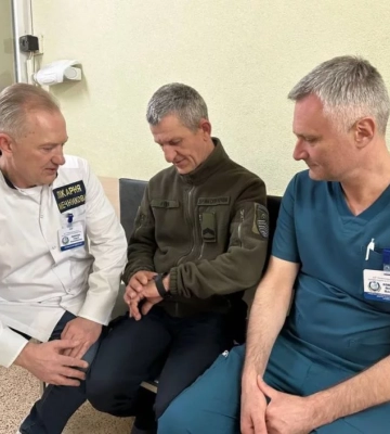 Знов повертається на фронт: у Дніпрі врятували військового з пухлиною горла