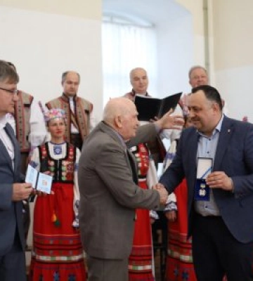 Володимир Чубірко вручив відзнаку «За розвиток Закарпаття» Василю Гайдуку