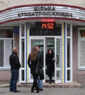 «Доходи збільшилися»: очільник луцької стоматполіклініки прозвітував за пів року роботи (відео)