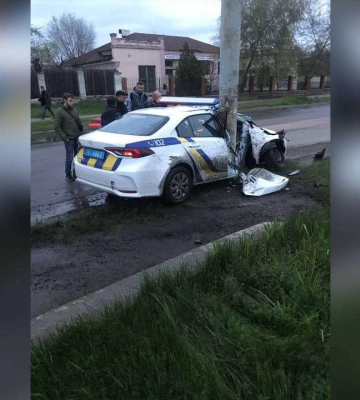 У Дніпрі водій влетів у авто поліцейських та втік з місця ДТП