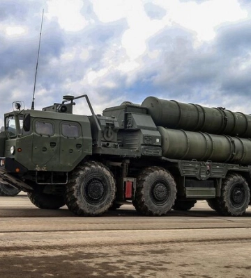 Поставки російської зброї до Індії зупинилися: названо причини