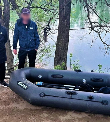 На Закарпатті прикордонники зупинили човен з ухилянтами