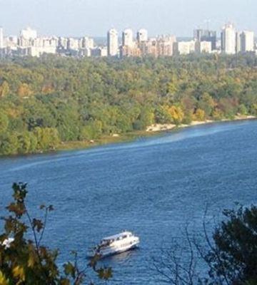 Весняне водопілля: у Києві рівень води у річці Дніпро за добу знизився на 16 см
