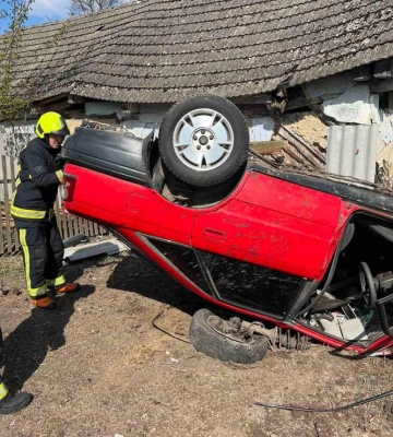 На Дубенщині перекинувся легковий автомобіль (ФОТО)