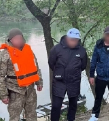 Прикордонники зупинили гумовий човен з ухилянтами із Волині та Закарпаття