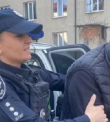 Ужгородські патрульні доправили в лікарню чоловіка, якому стало зле