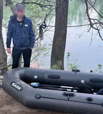 Прикордонники затримали ухилянтів, що гребли веслами до Угорщини 