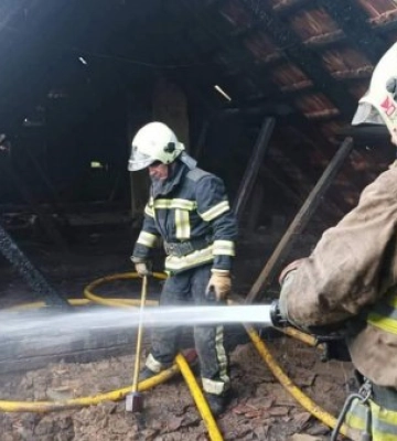 У Виноградові горів будинок: Рятувальники врятували сусідні квартири