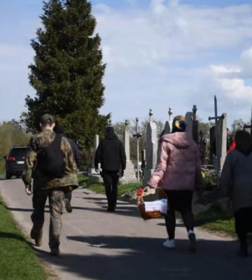 Понад 300 поліцейських на Рівненщині забезпечують правопорядок під час поминальних днів (ВІДЕО)