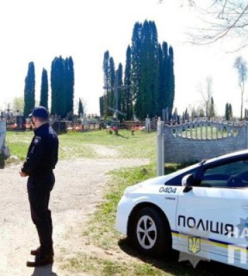 Понад 300 поліцейських на Рівненщині забезпечують правопорядок під час поминальних днів (ВІДЕО)
