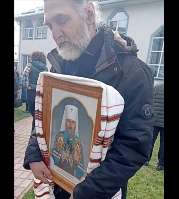 В селе под Киевом произошли стычки верующих УПЦ МП и ПЦУ: видео