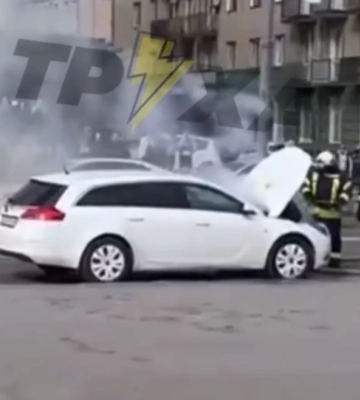 У центрі Луцька на ходу загорілося авто