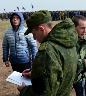 Военные рф ищут в селах под Мелитополем призывников