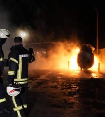Уламків ракети не знайшли: у Харкові сталася пожежа на АЗС, коли Росія вдарила по місту