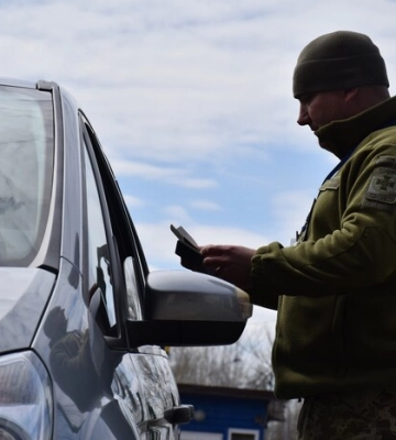Прикинулися дітьми, аби перетнути кордон: прикордонники затримали ухилянтів