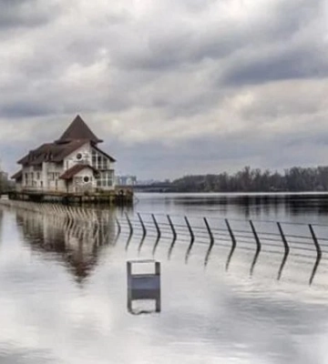 На 5 см менше ніж учора. У Києві падає рівень води у Дніпрі