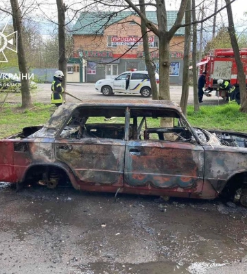 На Львівщині вщент згоріло два легкових авто (ФОТО)