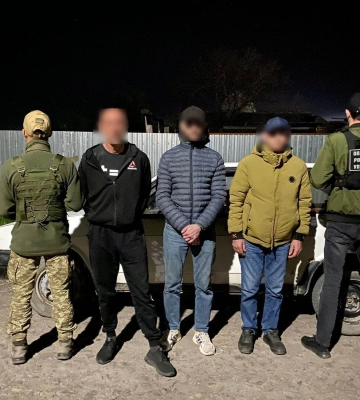Прикинулися дітьми, аби перетнути кордон: прикордонники затримали ухилянтів