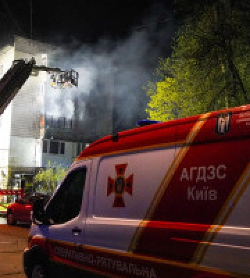 У Бортничах при пожежі в багатоповерхівці рятувальники евакуювали семеро осіб 