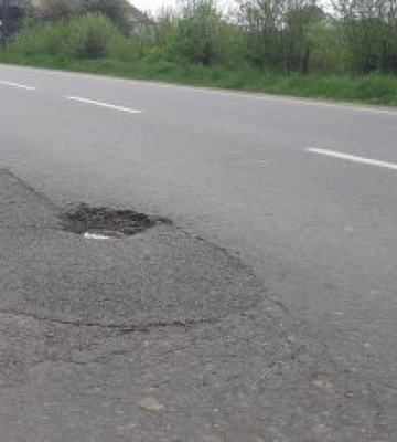 На деякі «відремонтовані» дороги Закарпаття знову потрібні гроші (відео)