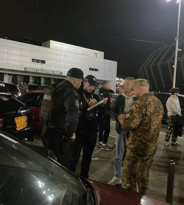 У Києві військовики вручили повістки дрифтерам за фарс під час війни