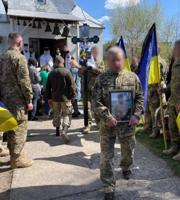 На Волині попрощалися із Героєм, який отримав поранення під час контрнаступу (Фото)