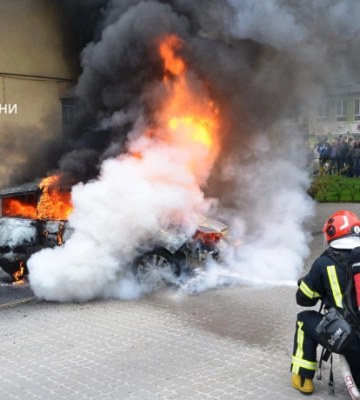 На Львівщині вщент згоріло два легкових авто (ФОТО)
