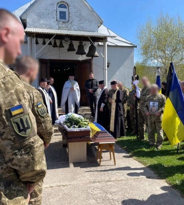 Ще один день скорботи: в Нововолинську в останню дорогу провели Віктора Яреська 