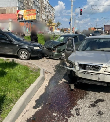 У Кропивницькому зіштовхнулися три автівки (ФОТОФАКТ)
