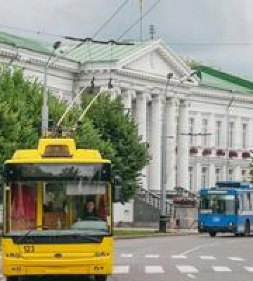У Полтаві збільшили кількість транспорту, що курсує до кладовищ