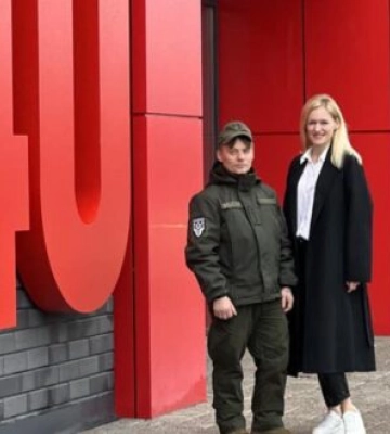 Добровольцю з Рівненщини, який 8 років прожив у казармі, подарували квартиру у столиці
